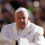 Papa Francisco sería dado de alta este sábado y presidirá el Domingo de Ramos, dice El Vaticano