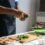 Aprende a almacenar y manipular alimentos de forma segura durante la época de calor